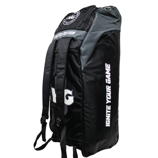 KG Limited Edition – Duffle Wheelie – Black /White